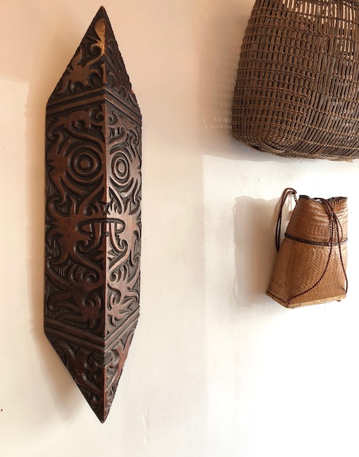 インドネシア、ダヤク族、盾、木彫、フォークアート、トライバルアート