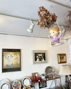 ヴィンテージ雑貨、ハンギングポット、フラワーポット、プランターカバー、ハンギングベース、花器、鉢、女の子、人形、ブランコ