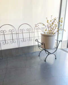 ヴィンテージガーデン、ガーデンフェンス、花台、プランタースタンド