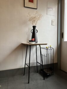 ヴィンテージインテリア、ヴィンテージ家具、レトロモダン、モノトーン